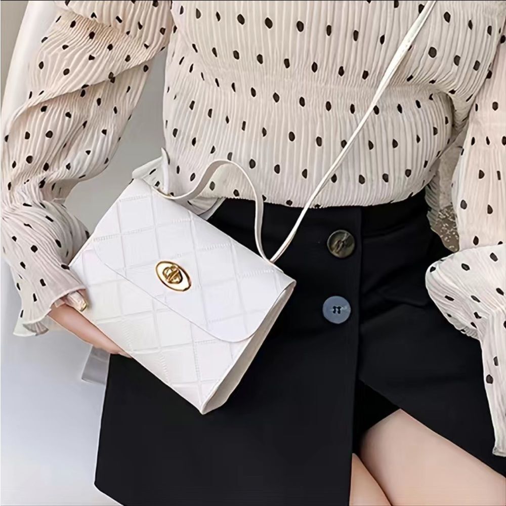 Women's White Argyle Embossed Shoulder Bag, Strap Buckle Decor Crossbody‎ Bag - Picture 2 of 7